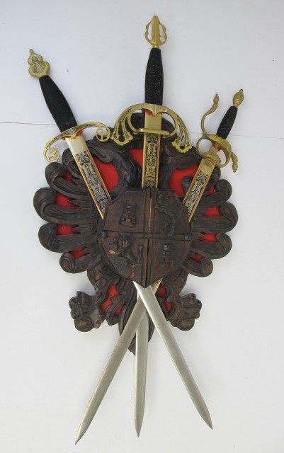 lot 193 image: Vintage Coat of Arms Wall Hanging wSwords