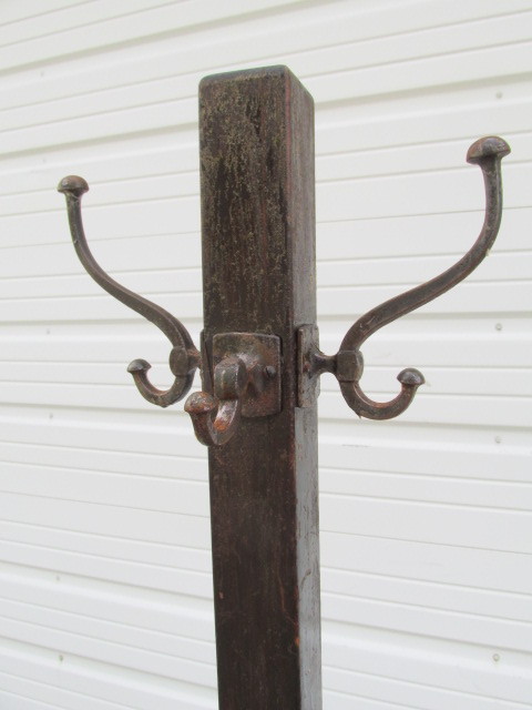 lot 228 image: Antique Wooden Hat Rack