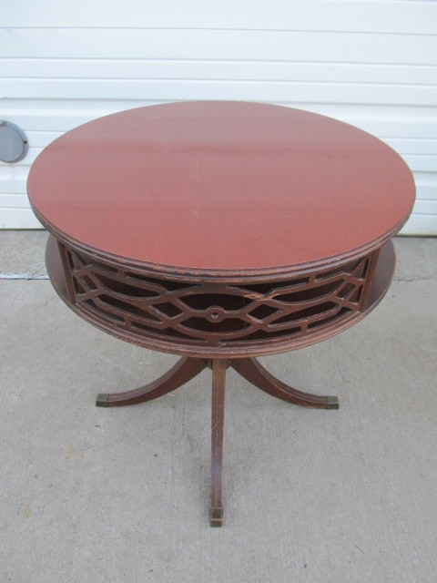 lot 242 image: Vintage 1940s MERSMAN 2-Tier Parlor Table