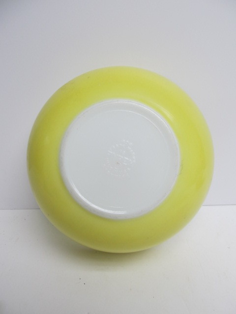 lot 244 image: Group of 3 Vintage PYREX Mixing Bowls