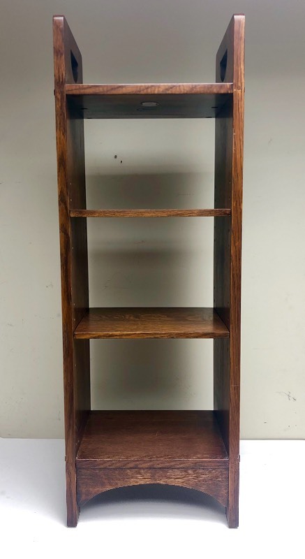 lot 8 image: Genuine Signed STICKLEY Quartersawn Oak Small Bookshelf