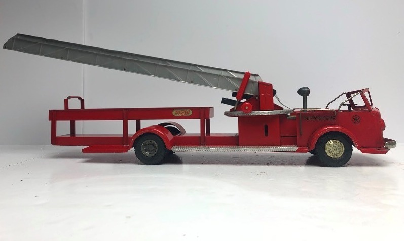lot 4 image: Vintage DOEPKE 1950s Pressed Steel Fire Truck