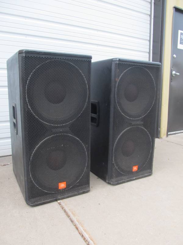 lot 251 image: Pair of JBL MRX500 Speakers