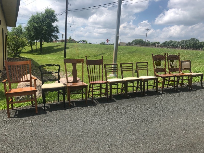lot 263 image: Large Lot of Antique & Vintage Chairs
