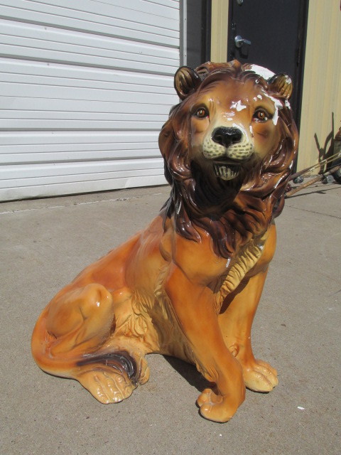 lot 268 image: Large Vintage Ceramic Lion Statue