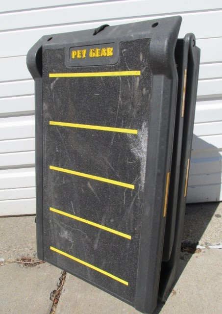 lot 269 image: Folding PET GEAR Pet Ramp