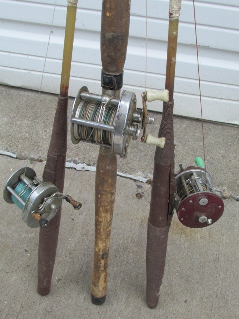 lot 285 image: 3 LARGE Vintage Extra Long Vishing Poles wBobbers