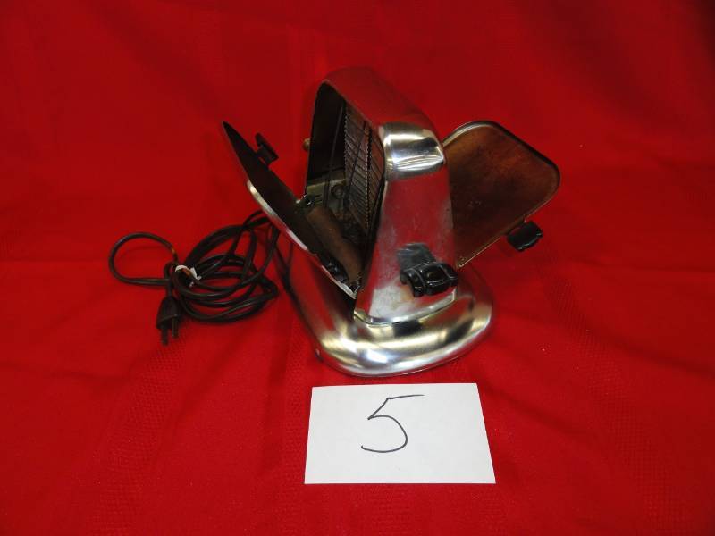 lot 5 image: Vintage Bersted Two Sided Toaster Model # 72