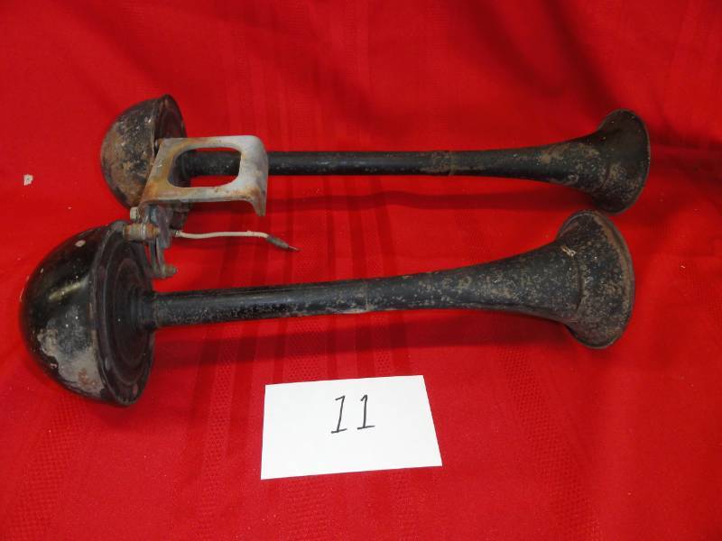 lot 11 image: Antique Dual AutoTruck Horns