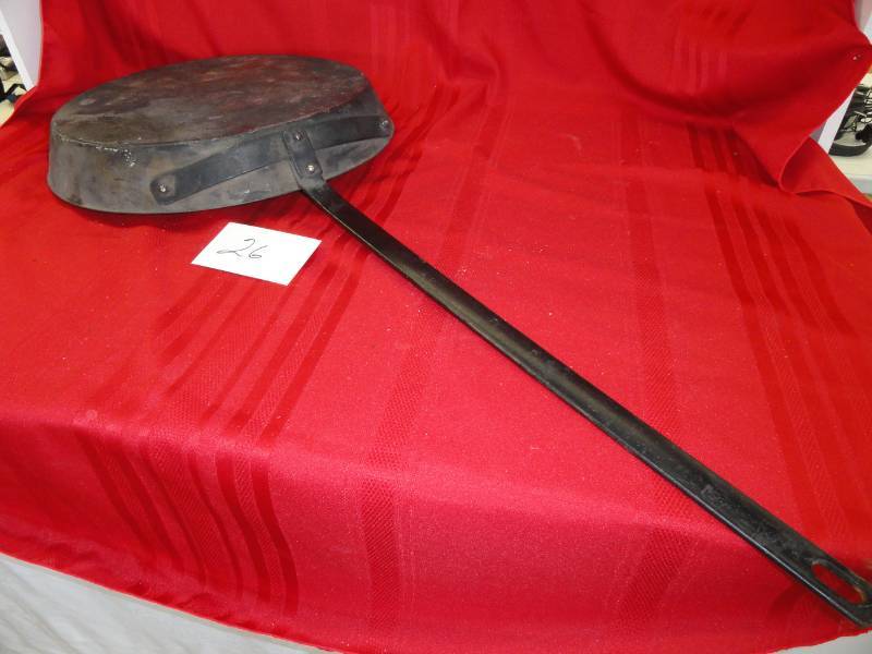 lot 26 image: Vintage Shore Lunch Frying Pan