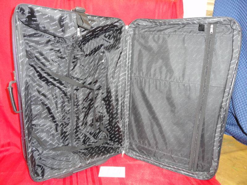 lot 114 image: Leisure Traveling Roller Bag
