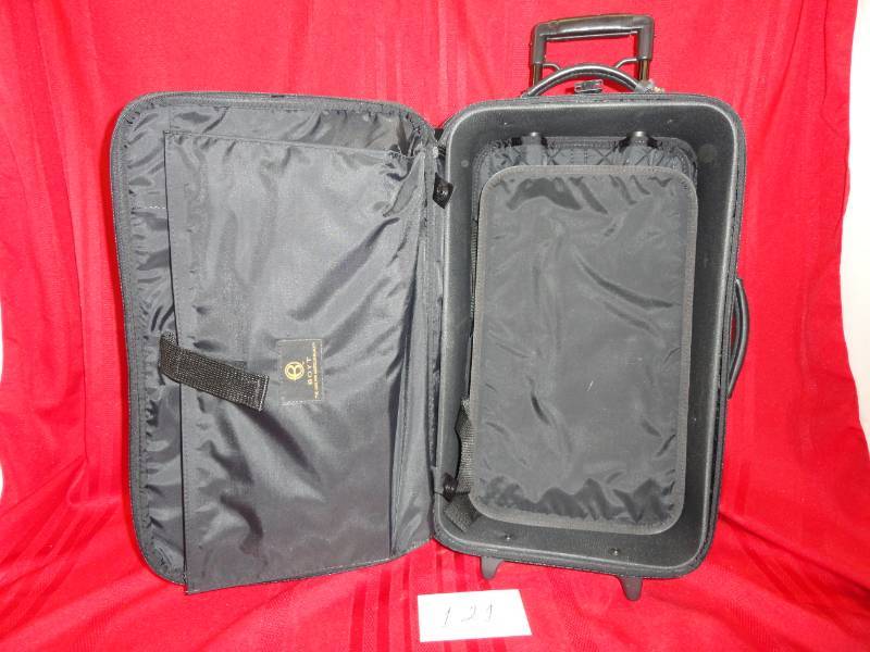 lot 121 image: Boyt Mach II Roller Bag with Handle