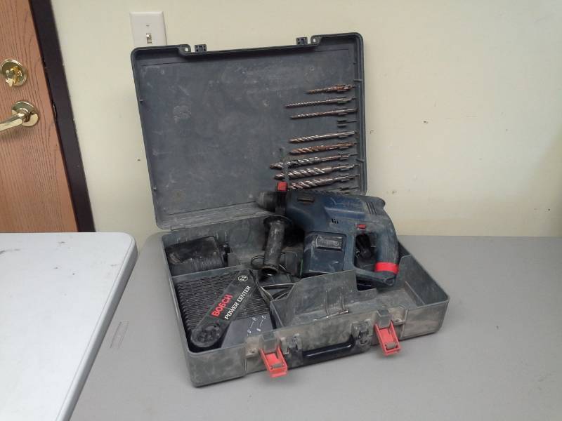 lot 2007 image: Bosch 24V Cordless Drill, Battery, Charger, Case, Drill Bits