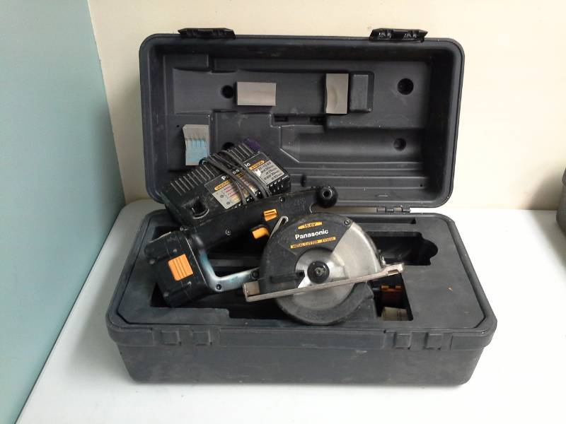 lot 2009 image: Panasonic 15.6V Metal Cutter EY3530, Battery, Charger, Case