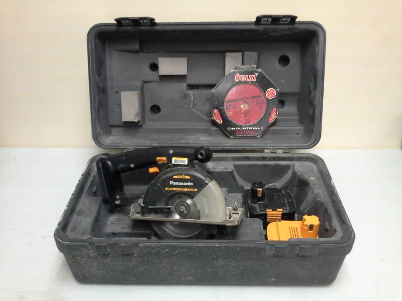 lot 2010 image: Panasonic 15.6V Metal Cutter EY3530, 2-Battery, Extra Blades, Case