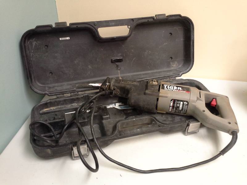 lot 2014 image: Porter-Cable Variable Speed Tiger Saw, Case