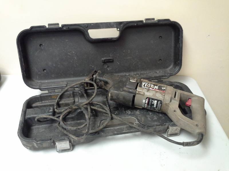 lot 2016 image: Porter-Cable Variable Speed Tiger Saw, Case