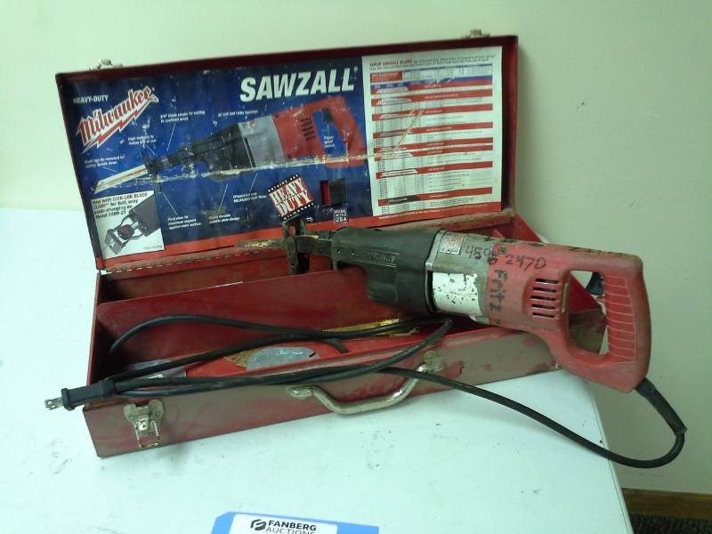 lot 2022 image: Milwaukee Heavy Duty Sawzall, Metal Case