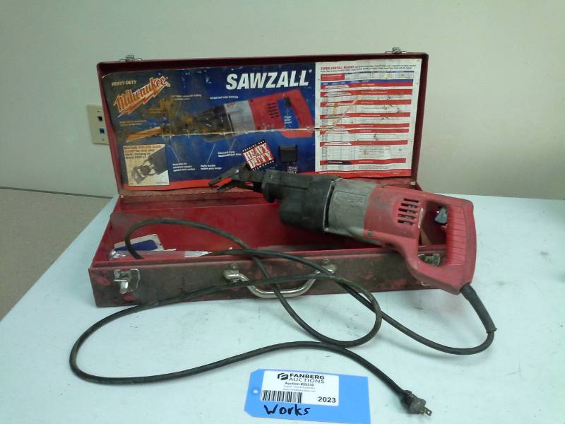 lot 2023 image: Milwaukee Heavy Duty Sawzall, Metal Case