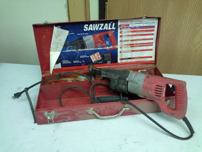 lot 2024 image: Milwaukee Heavy Duty Sawzall, Metal Case