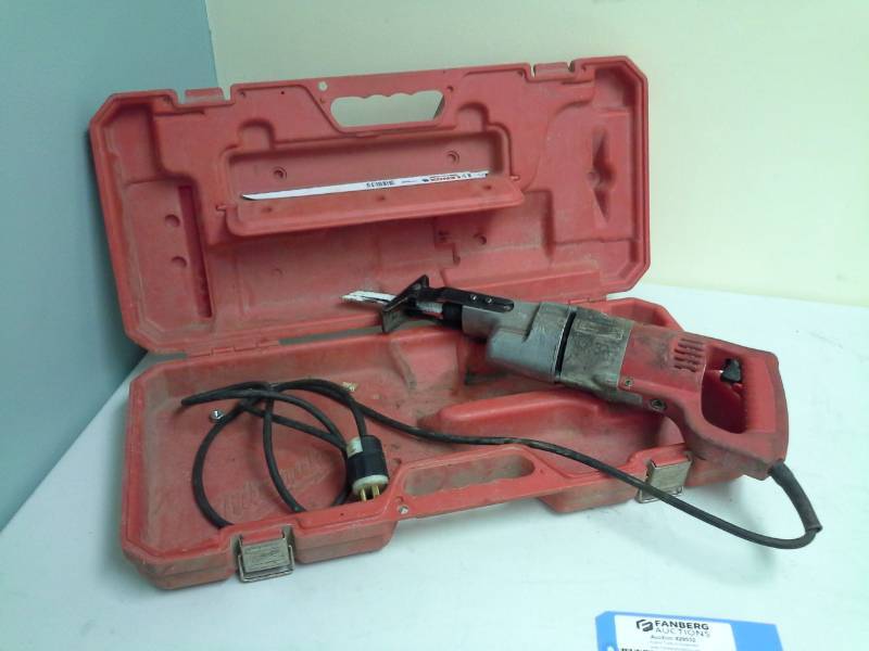 lot 2028 image: Milwaukee Heavy Duty Sawzall, Metal Case