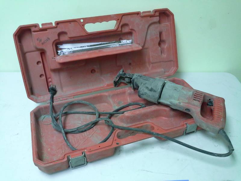 lot 2029 image: Milwaukee Heavy Duty Sawzall, Metal Case