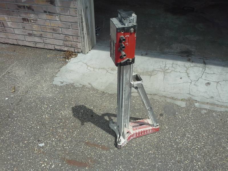 lot 2118 image: Hilti 330 13in. Chemical Anchor Dispenser