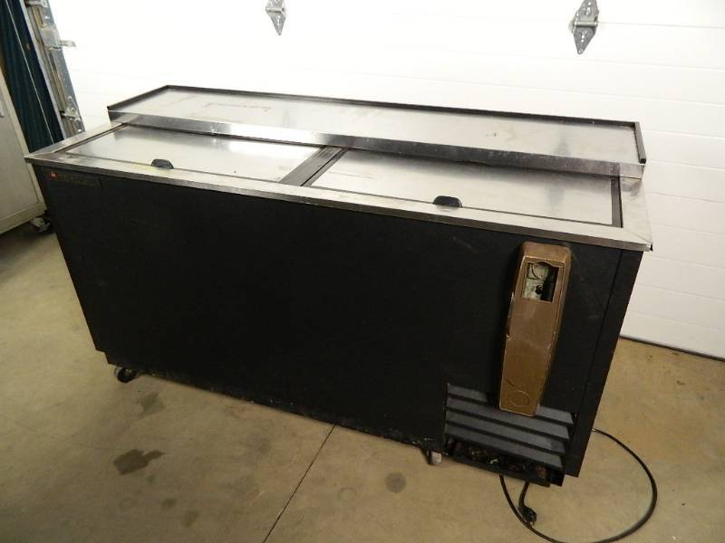 lot 12 image: True Bottle Cooler