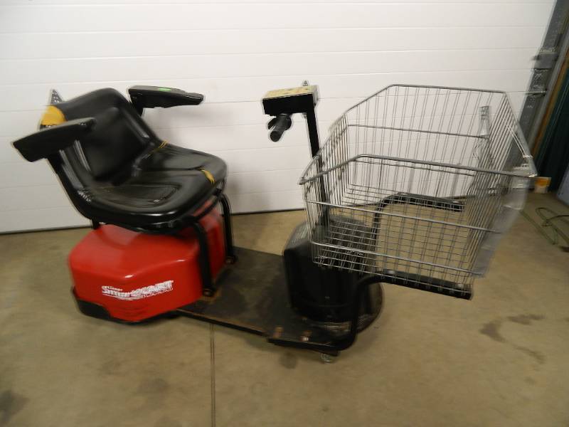 lot 15 image: Dane SmartKart Electric Shopping Cart