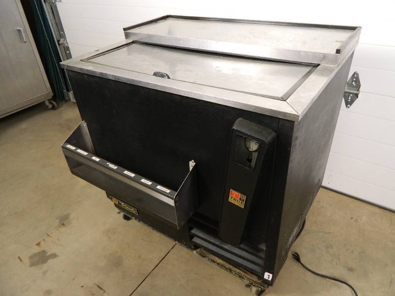 lot 22 image: True 37 inch Reach In Cooler