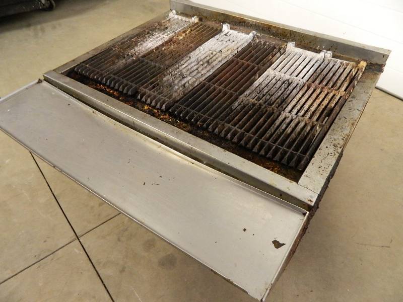 lot 23 image: 36 inch Char Grill 6 Burner
