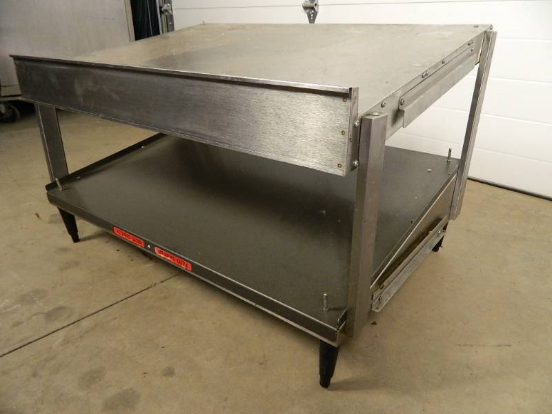 lot 24 image: Hatco Glo-Ray Pass Through Food Warmer