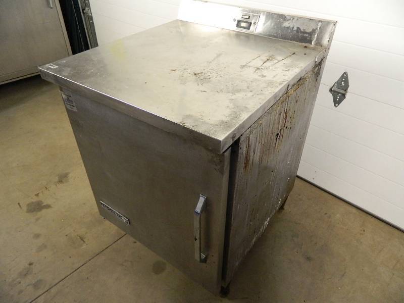 lot 74 image: Glenco 27 inch Freezer