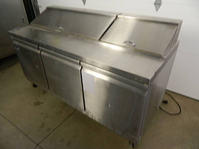 lot 75 image: Ascend 72 Refrigerated Prep Table on Wheels