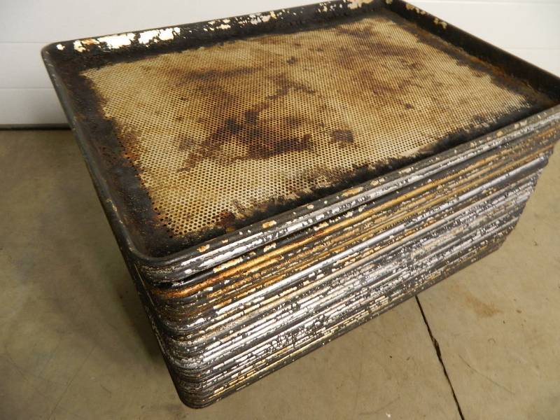lot 92 image: Qty 32 Full Size Perforated Aluminum Sheet Pans