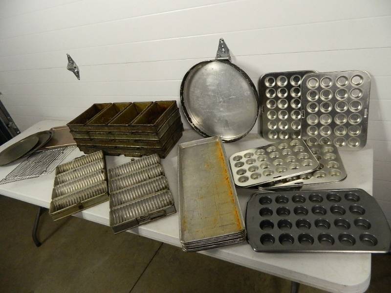 lot 122 image: Assorted Bread Pans, Baking Sheets, Etc