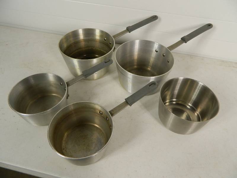 lot 129 image: Set of Aluminum Pots