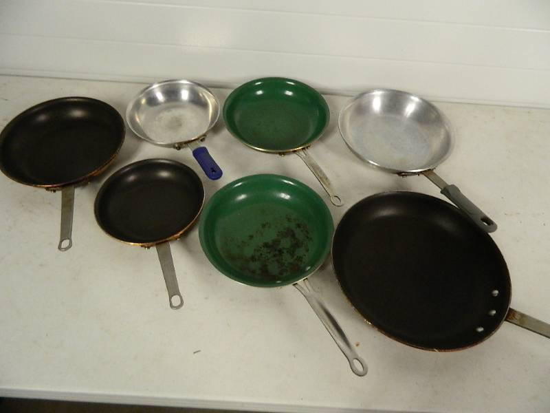 lot 138 image: 7 Frying Pans  Skillets
