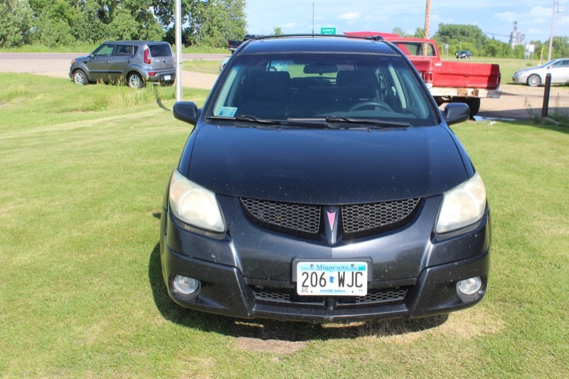 lot 3929 image: 2004 Pontiac Vibe