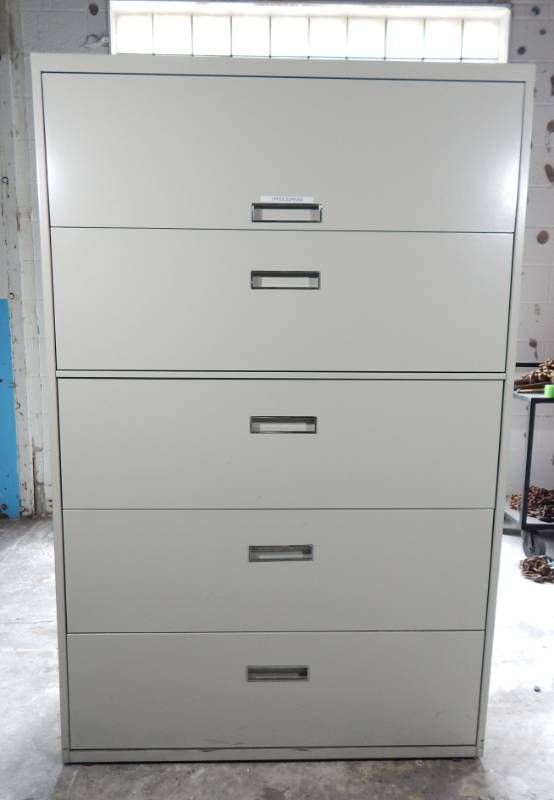 lot 49 image: Steelcase 5 Drawer Lateral File Cabinet