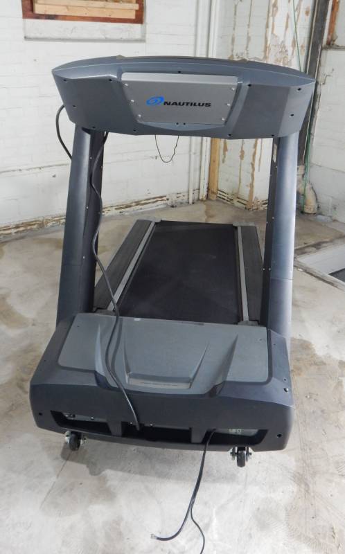 lot 21 image: Nautilus T916 Commercial Series Treadmill