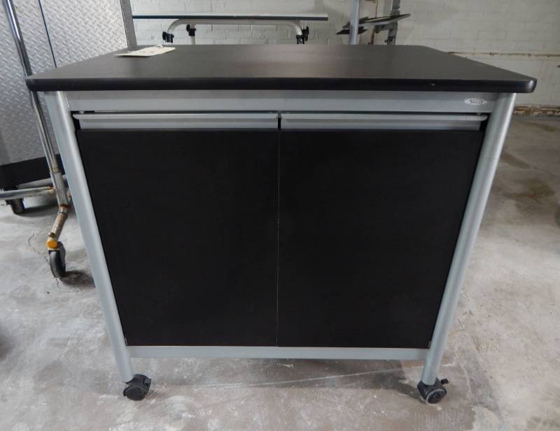 lot 53 image: Safco Office Furniture Deluxe Machine Stand