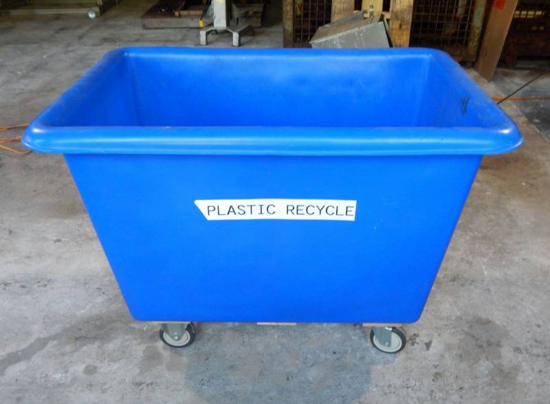 lot 70 image: Rolling Polyethylene Box Cart Bin