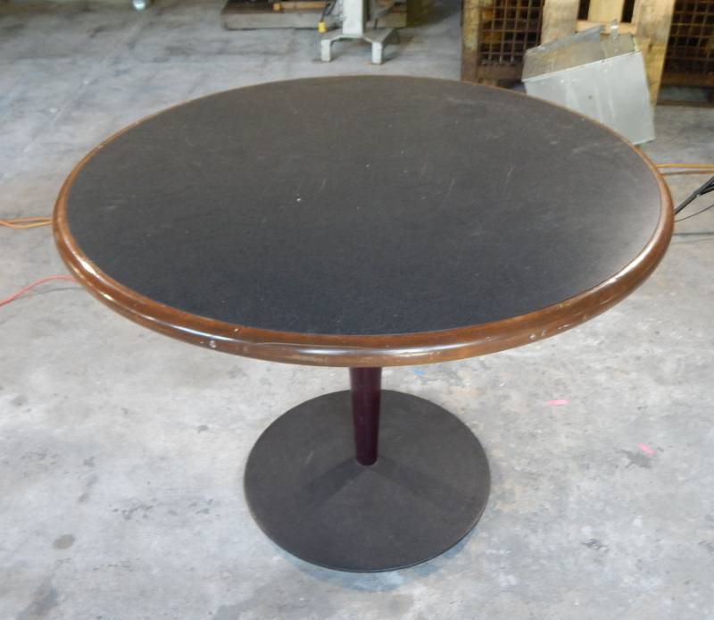 lot 73 image: Round Office Kitchen Table