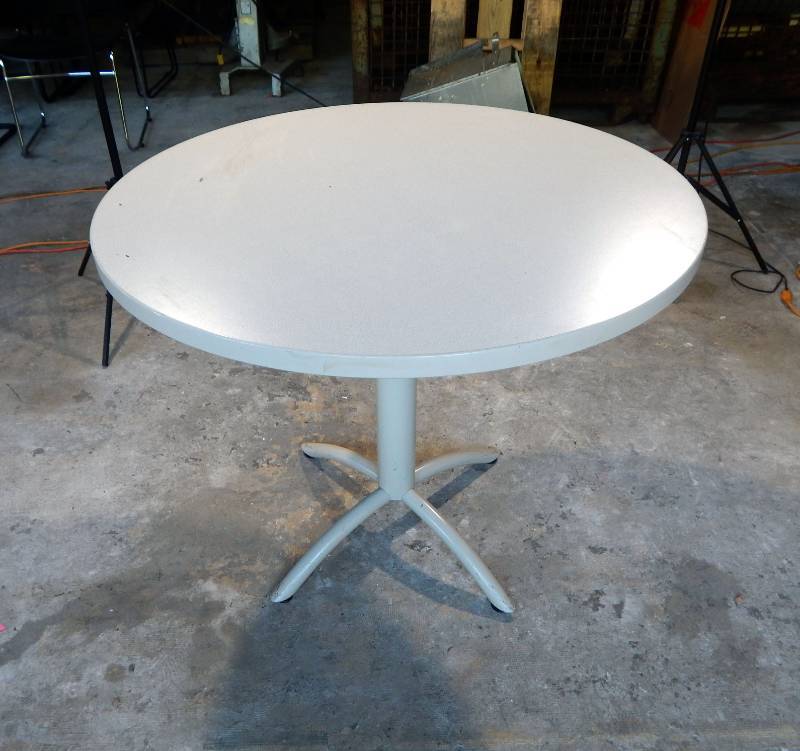 lot 74 image: Round Office Kitchen Table