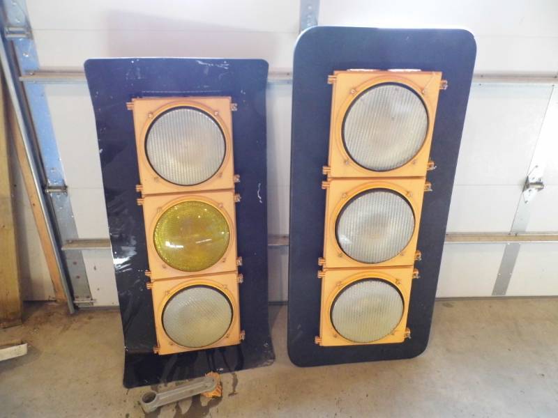 Lot of 2 Traffic Lights