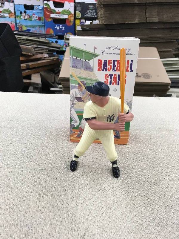 lot 430 image: Hartland 25th Anniversary Mickey Mantle Figurine