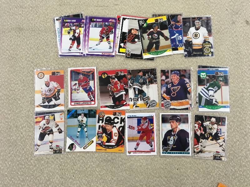 lot 443 image: UND Alumni Hockey Cards