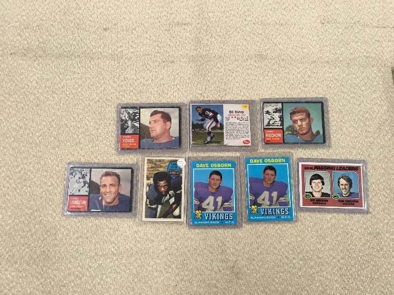 lot 463 image: 8 Vintage Minnesota Vikings Cards
