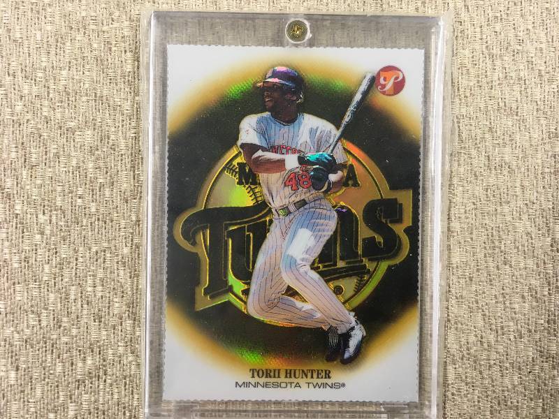 lot 484 image: Torii Hunter Gold Refractor Card 1270